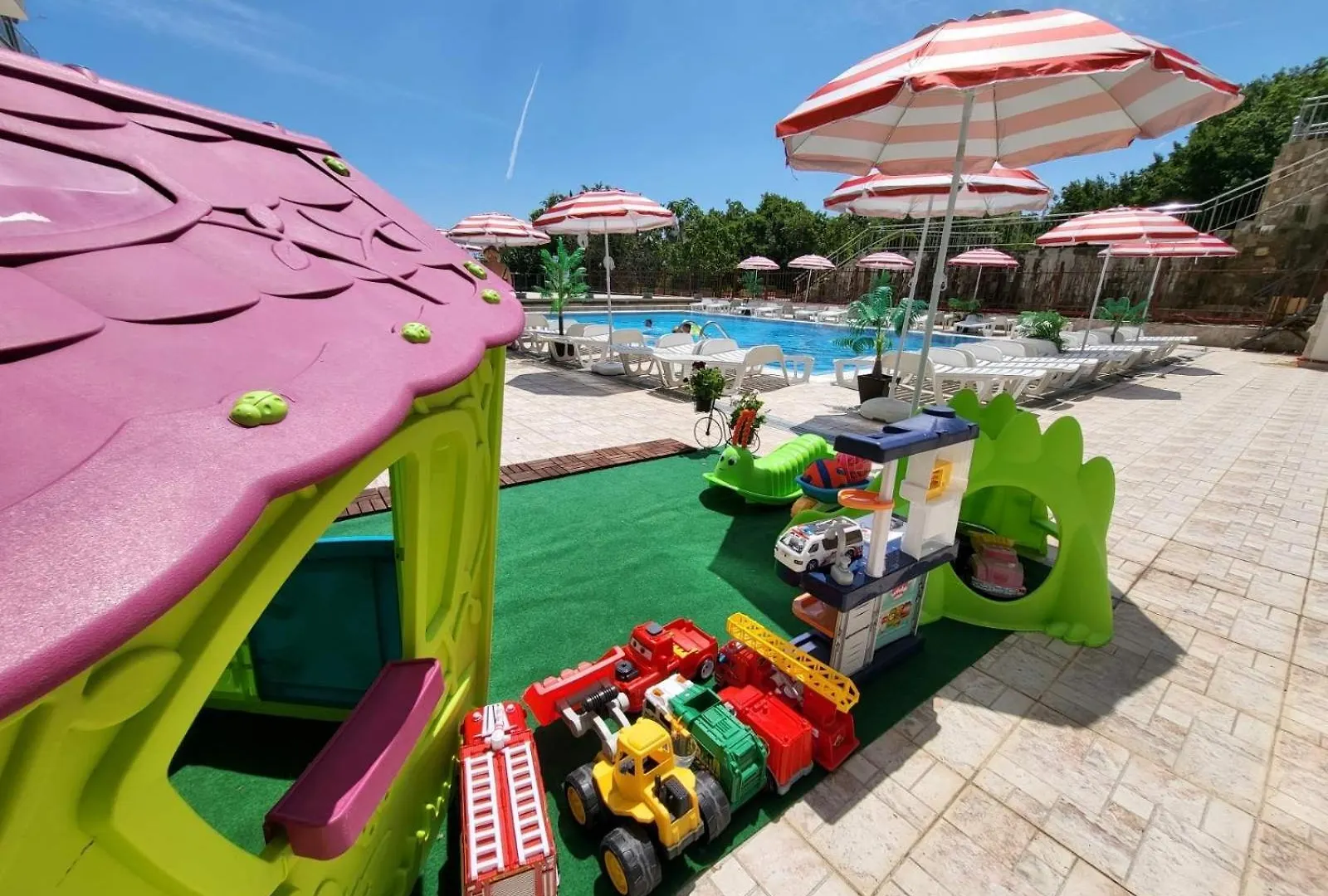 2-Bed,2-Bath, Free Private Parking Apartment Golden Sands