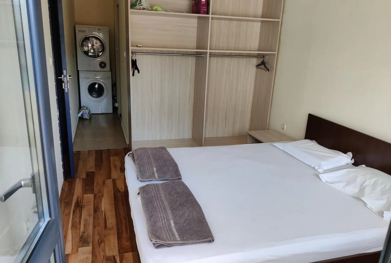 2-Bed,2-Bath, Free Private Parking Apartment Golden Sands
