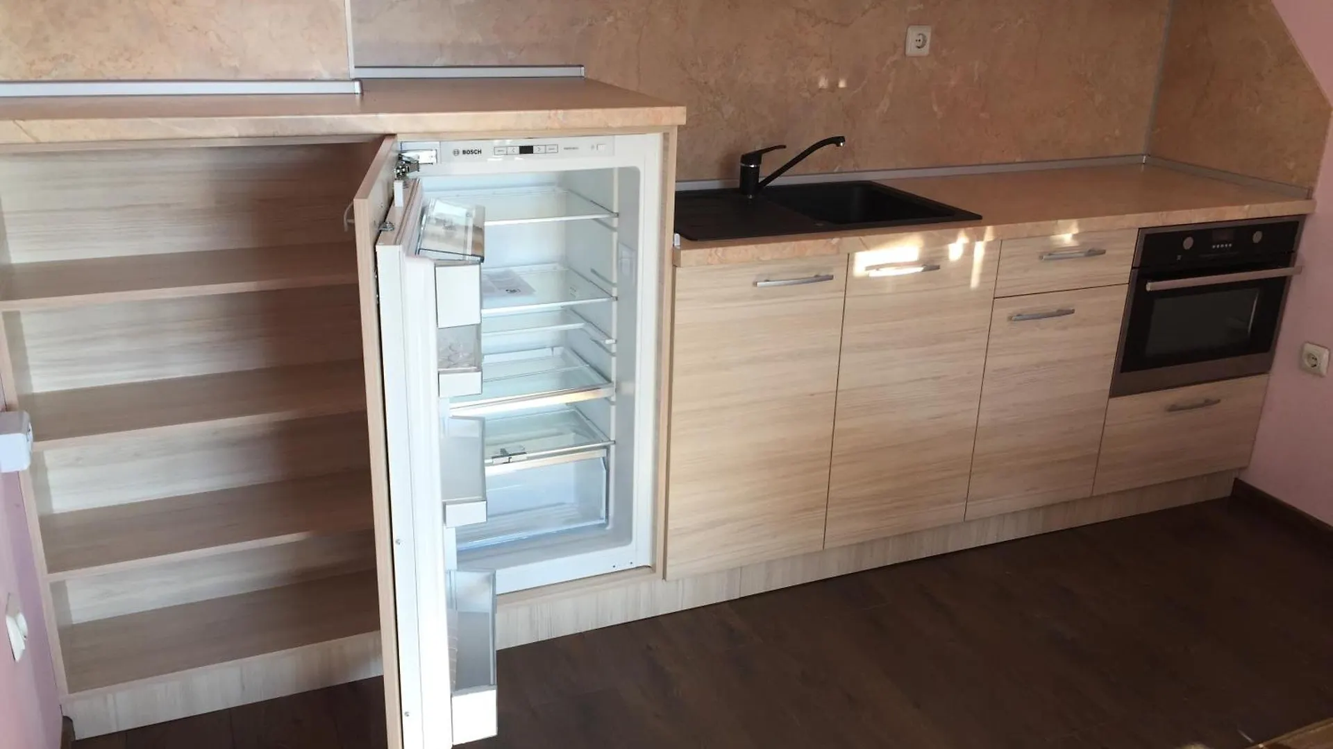 2-Bed,2-Bath, Free Private Parking Apartment Golden Sands